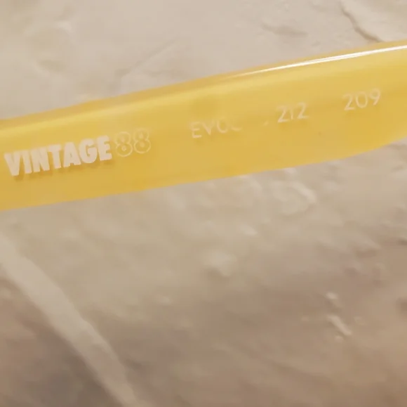 Nike Vintage 88 EV0640 Sunglasses.